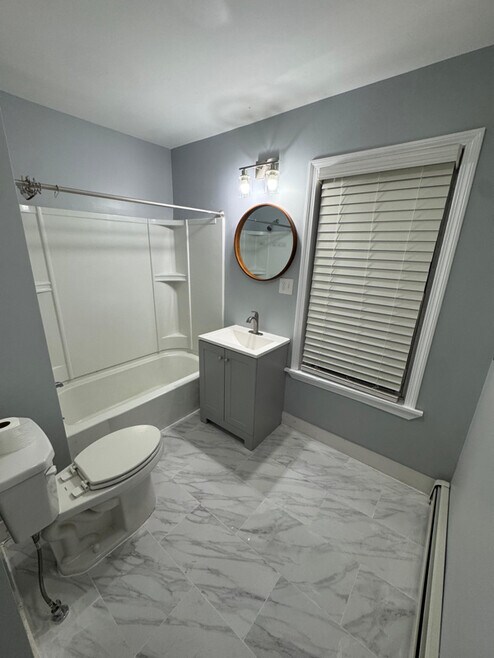 Building Photo - 160 Plymouth St