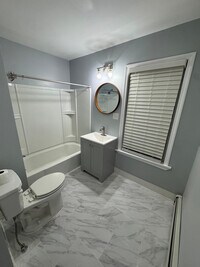 Building Photo - 160 Plymouth St