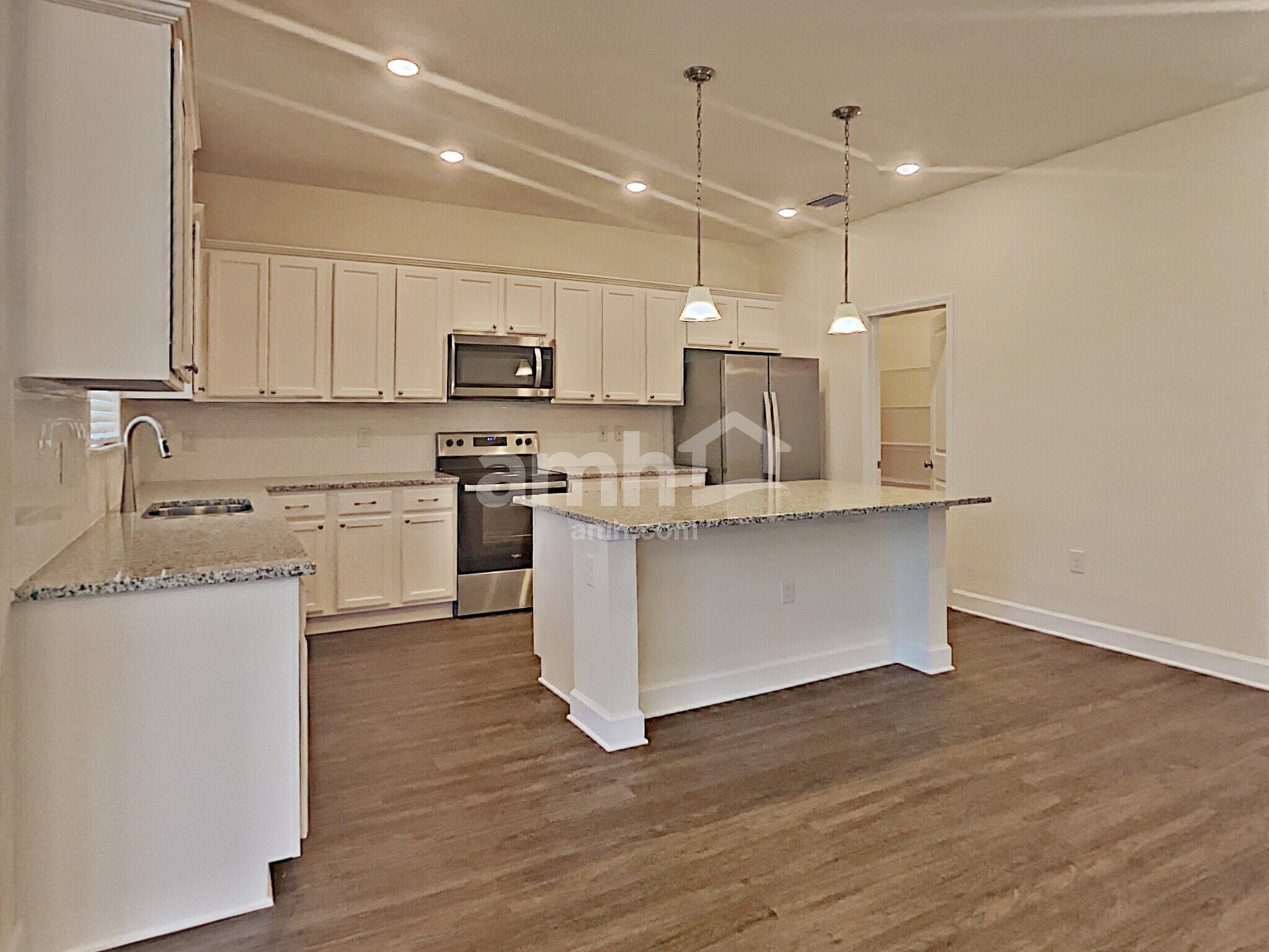 Building Photo - 310 Pine Terrace Dr