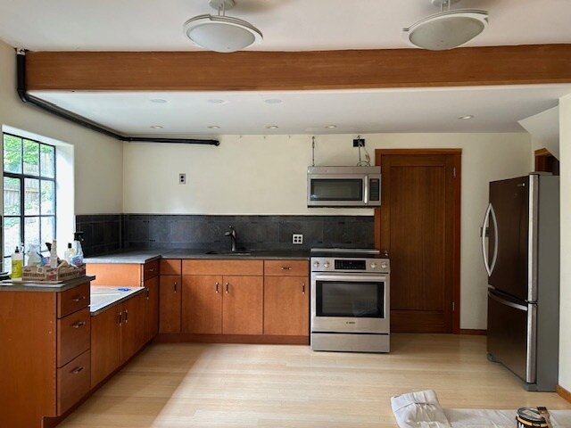 Primary Photo - 2230 NW Aspen Ave