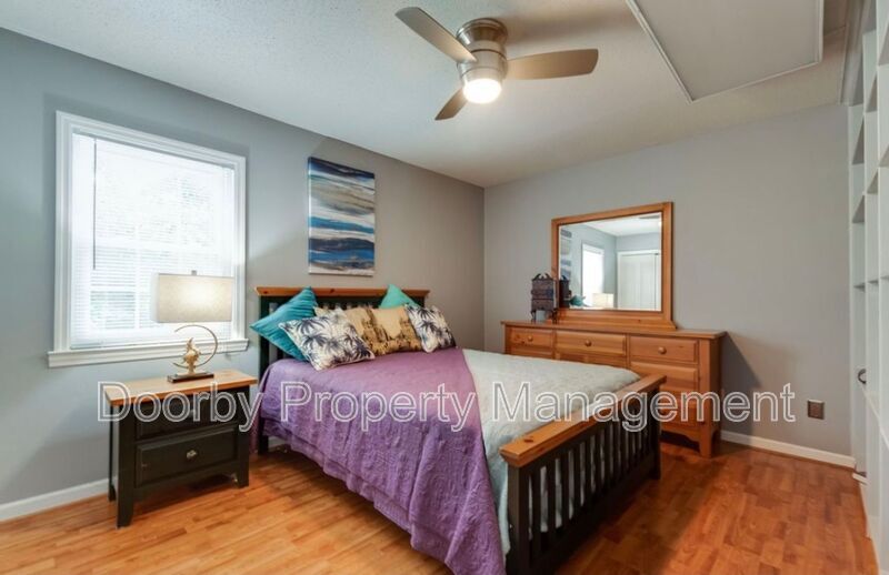 Building Photo - 4557 Ravenwood Dr N