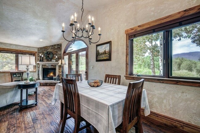 Building Photo - Home in Willowbrook for Rent