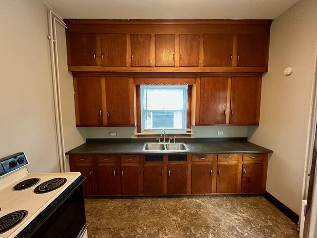 Building Photo - 47 Waterman St