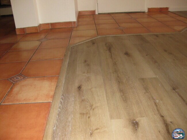 Building Photo - 1200 Rodeo Dr