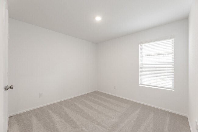 Building Photo - 26811 Paloma Blanca Dr