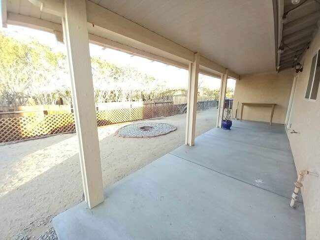 Building Photo - Spacious 3 bedroom, 2 bath with bonus room in Indian Cove