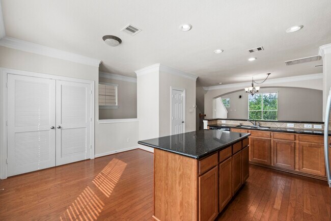 Building Photo - 3334 Clearview Villa Way