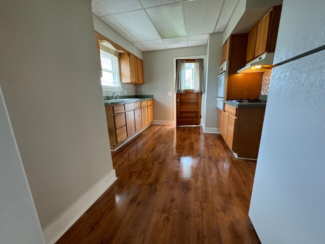 Building Photo - Newly updated 3 bd single fam house ( NO VOUCHERS)