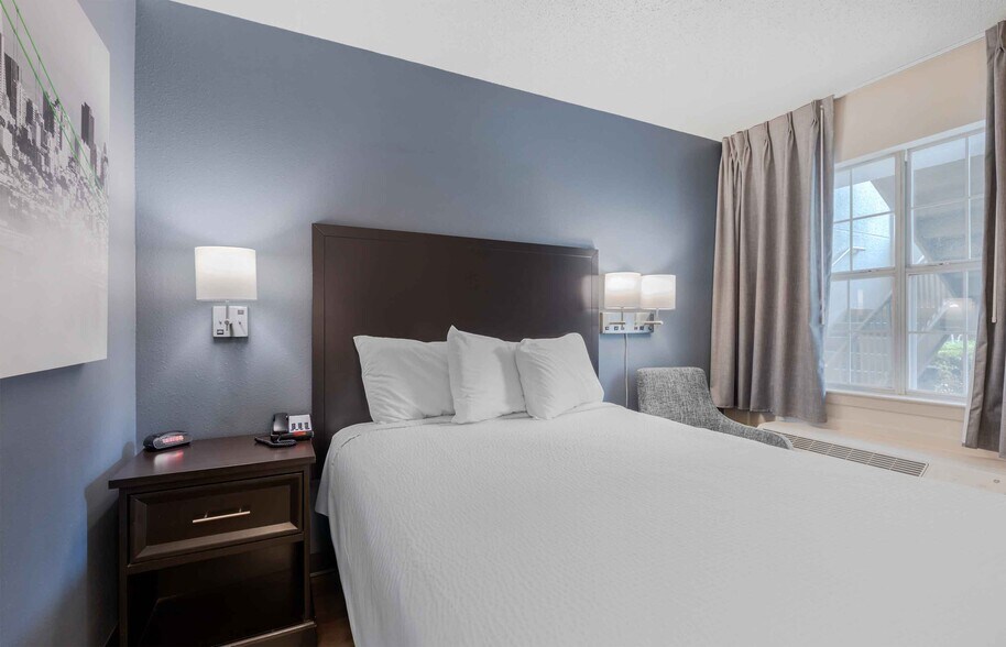 Building Photo - Furnished Studio-Dallas - Coit Road