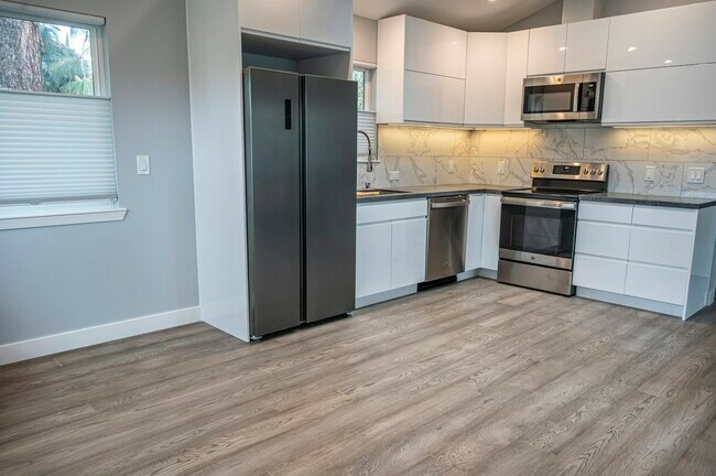 Building Photo - 15817 Izorah Way