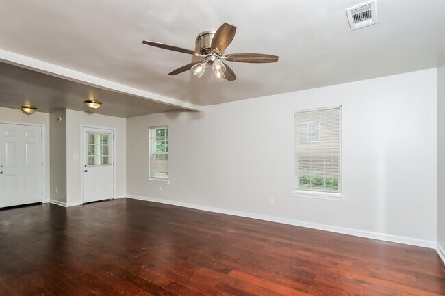 Building Photo - 6923 Parkbrook Ln