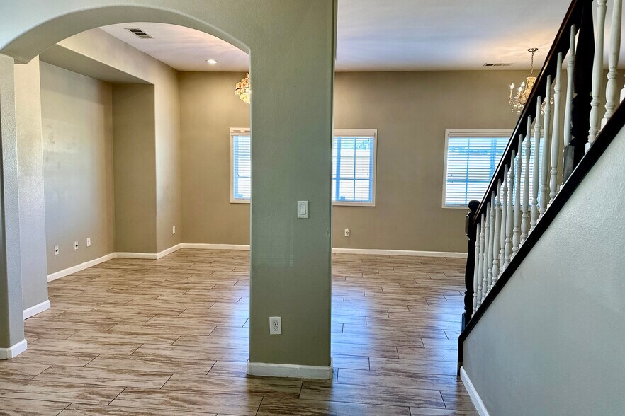 Building Photo - 16628 Atlas Ln