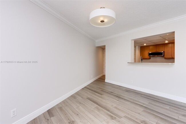 Building Photo - 1301 River Reach Dr