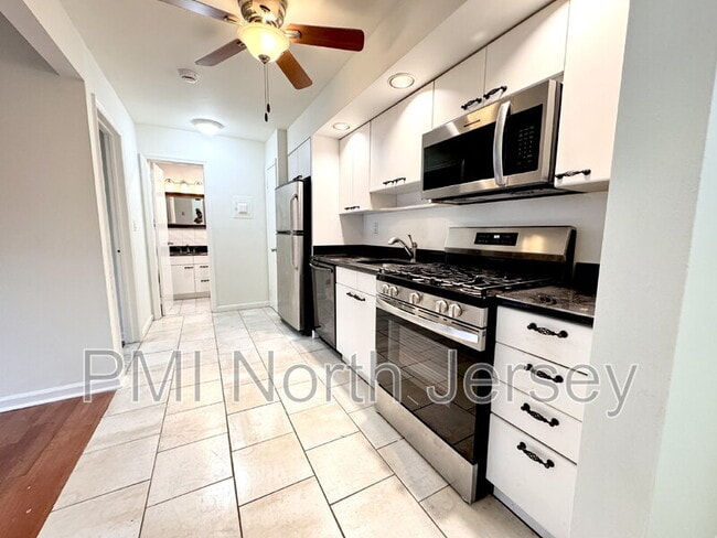 Building Photo - 9051 Palisade Ave