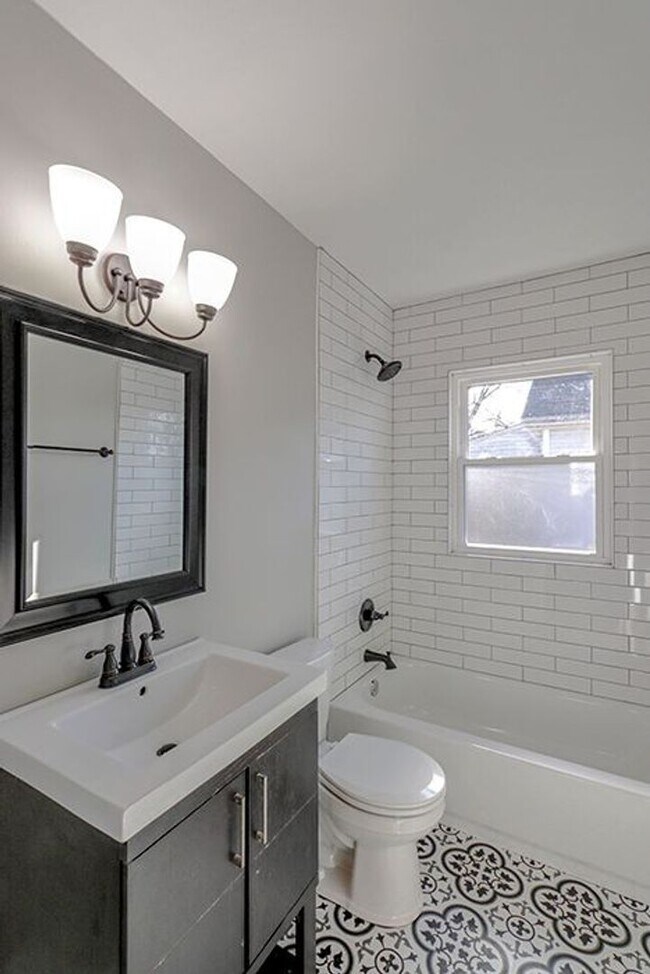 Primary Photo - Newly Renovated 3 Bedroom Cape Cod