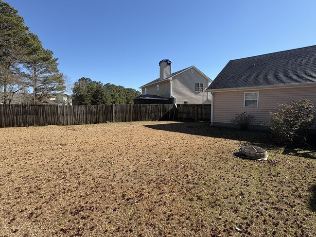 Building Photo - 418 Eucalyptus Ln