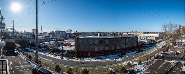 Building Photo - 16 Laurel St