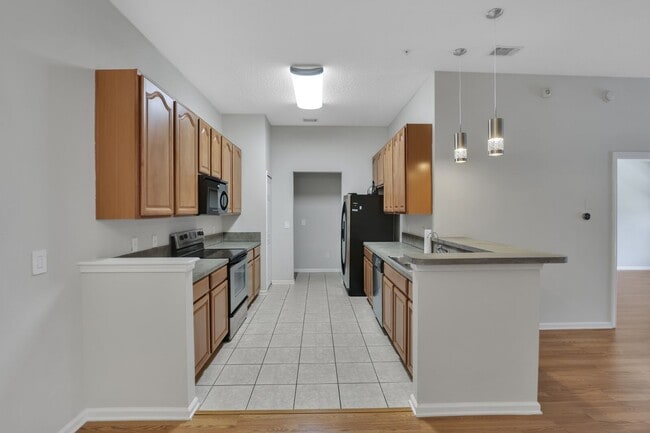 Building Photo - Great 2 bedroom/ 2 bathroom, 1 car garage ...