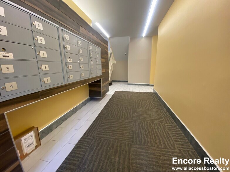 Building Photo - 35 Park Dr