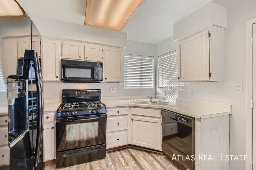 Building Photo - 348 Dockside Ct