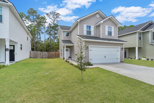 Building Photo - AVAILABLE NOVEMBER (PET FRIENDLY)