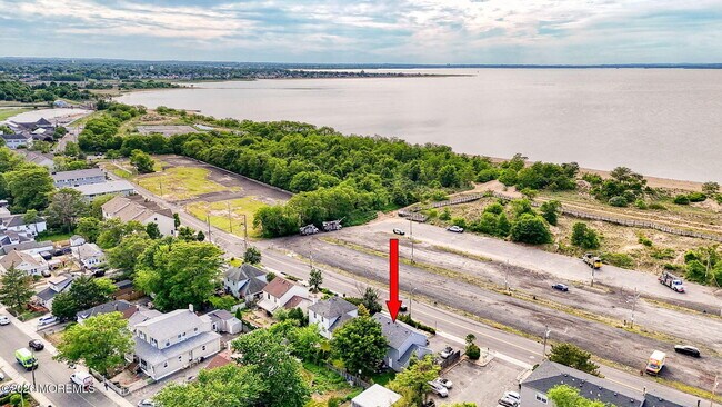 Building Photo - 450 Beachway Ave