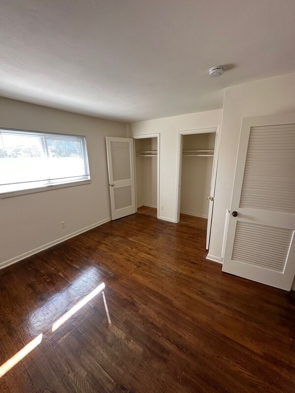 Building Photo - 1063 W 48th St