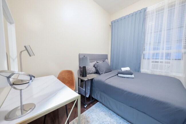 Building Photo - 5 W 101st St