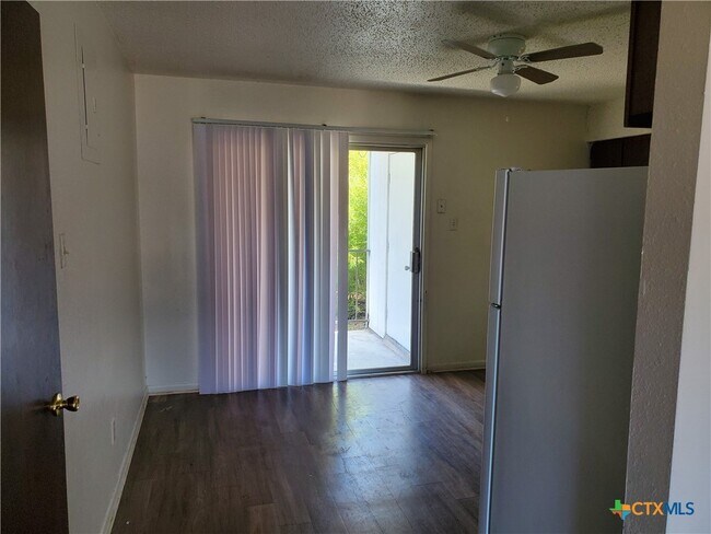 Building Photo - 209 Oak Trail Dr