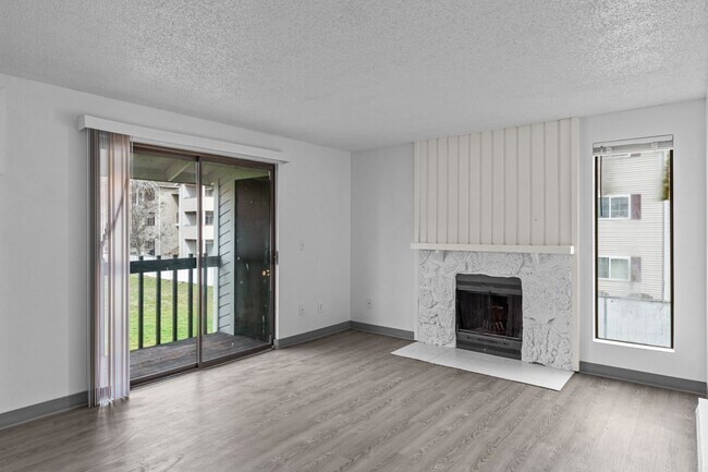 Building Photo - Coming soon! Spacious 2 bedroom 1 bathroom...