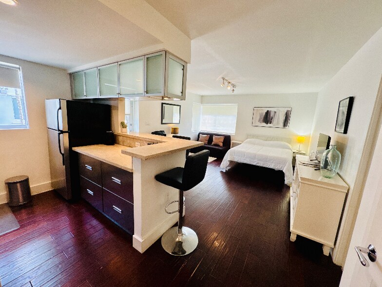 Building Photo - 741 6th St