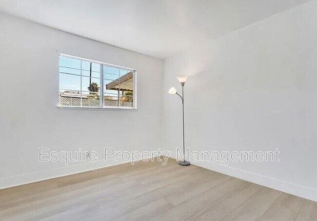 Building Photo - 906 Granby Ave