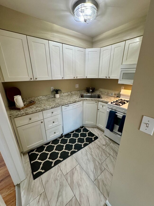 Building Photo - 1 Bedroom - Grandview Area