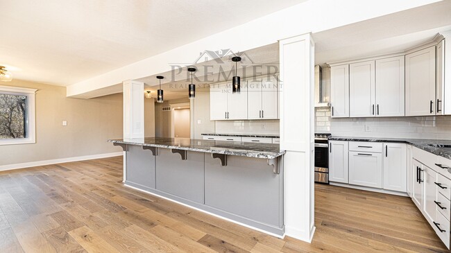 Building Photo - 7509 Lamar Ave