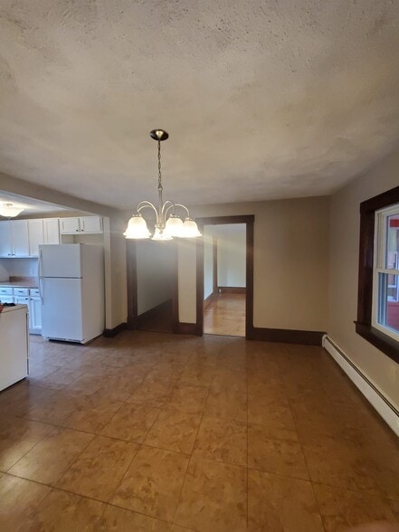 Dining Area - 201 W Meadow Rd