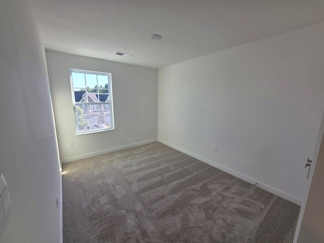 Building Photo - 1806 Canterbury Dr