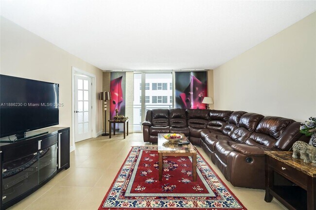 Building Photo - 2030 S Ocean Dr