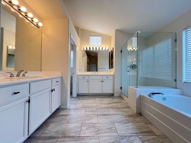 Building Photo - Beautiful two-story home with 5 bedrooms