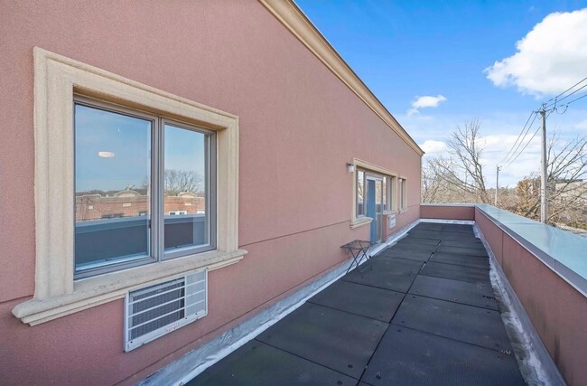 Building Photo - 72-52 Metropolitan Ave