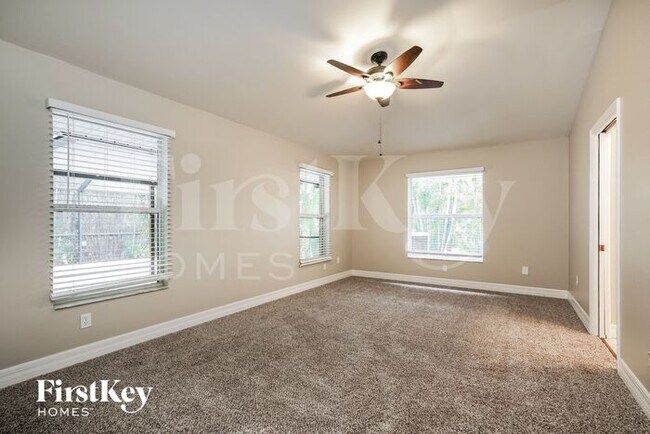 Building Photo - 419 Conlee St