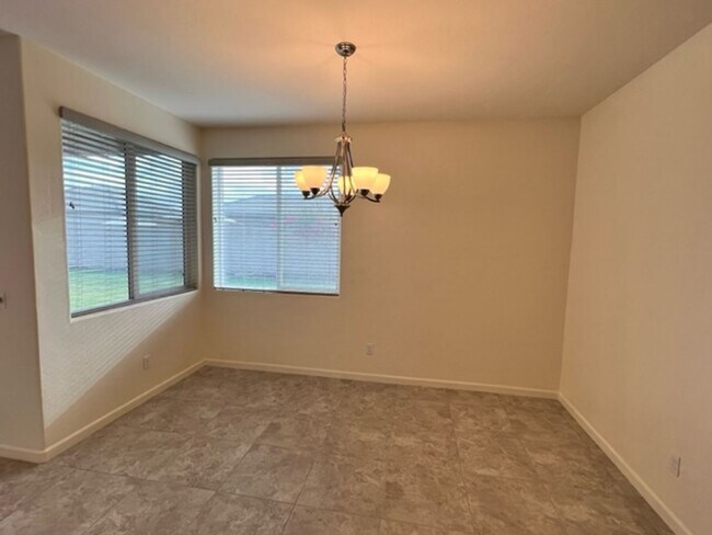 Building Photo - 3204 N Pratos Ct