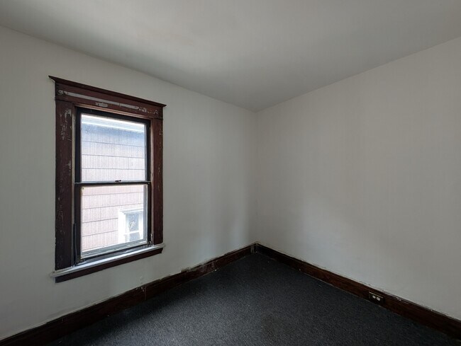 Building Photo - 364 French St