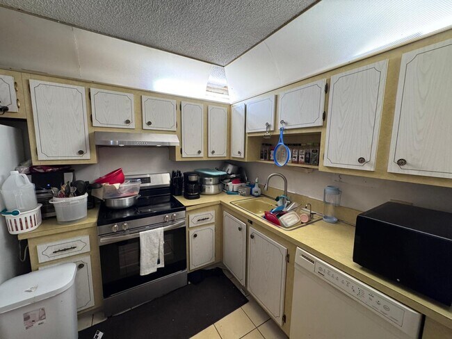 Building Photo - 22715 SW 66th Ave