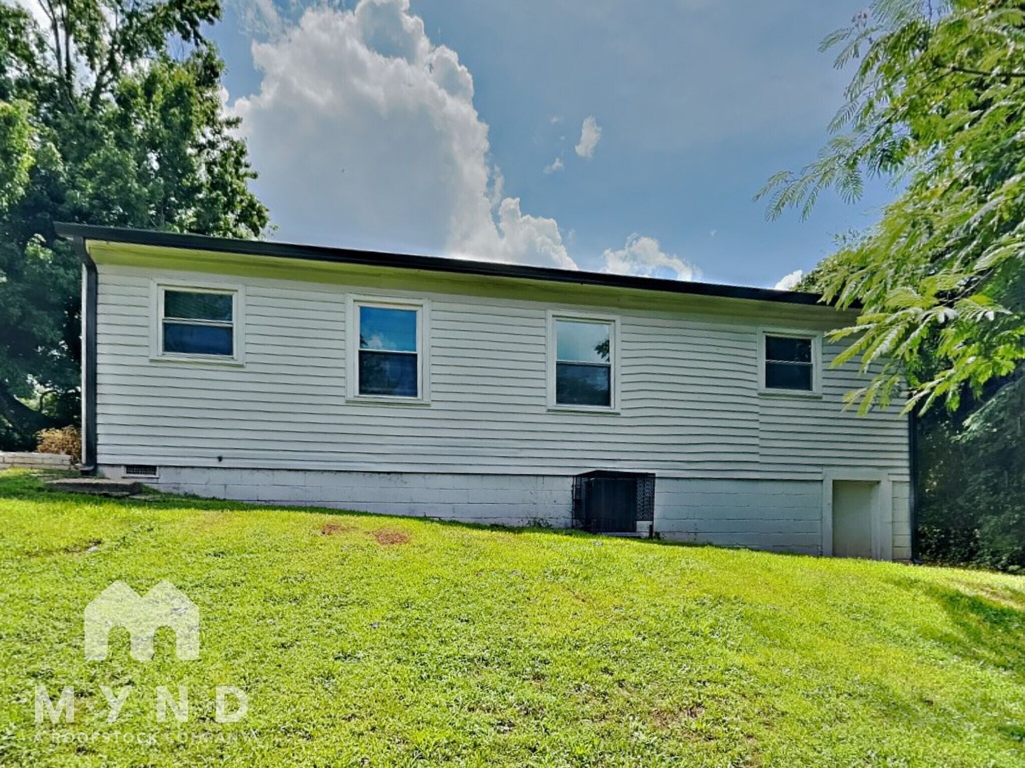 Building Photo - 60 Finch Dr SE