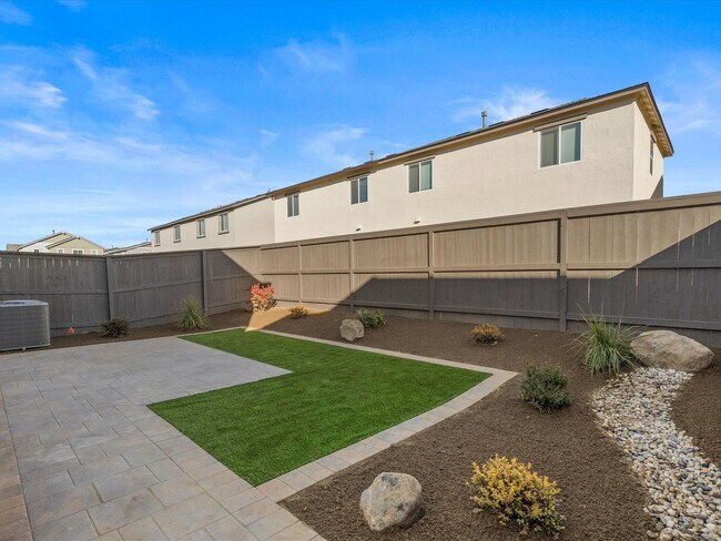 Building Photo - The Birch - - 3 Bedroom, 2.5 Bath single f...
