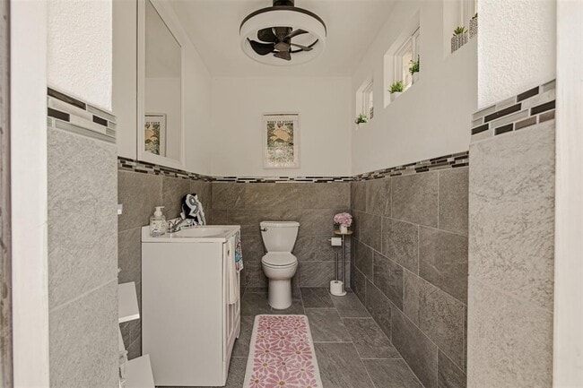 Building Photo - 654 Linden Lp