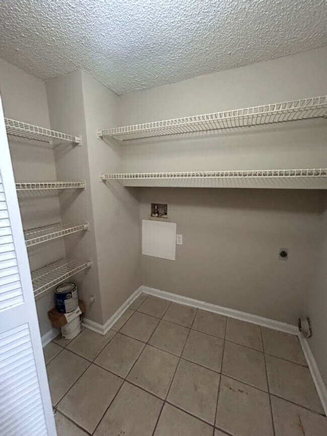 Building Photo - 803 W Island Square Dr