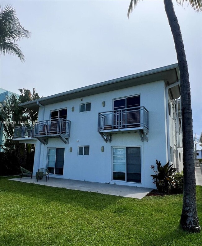 Building Photo - 6905 Bay Dr