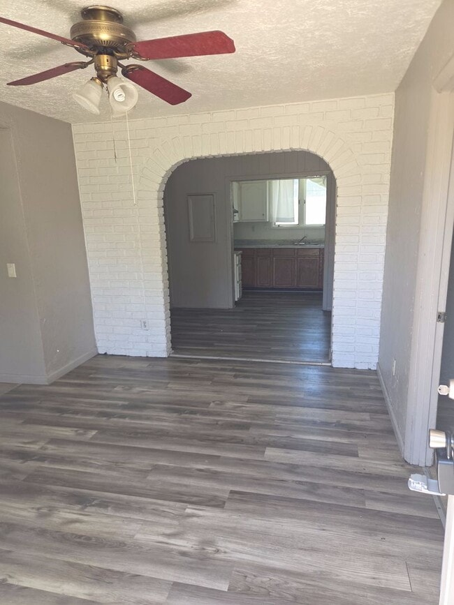 Building Photo - 2-Bedroom Home with detached garage — 50% Off Your First Month!