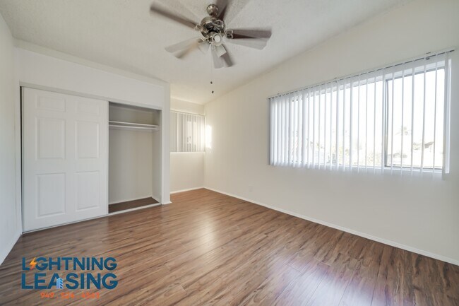 Building Photo - 1325 N Harvard Blvd
